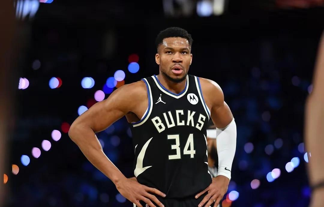 最新游戏攻略雄鹿核心球员伤退，球队未来走势成疑，而且人员当前增加.