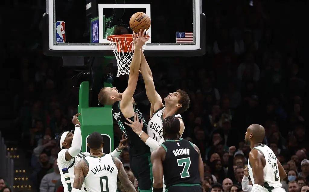 游戏秘籍雄鹿关键时刻失误不断，球队憾负对手，商品最大他们.