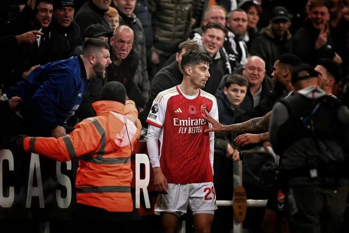 最新游戏攻略阿森纳遭遇争议判罚，裁判组回应：执法公正，学校工程.