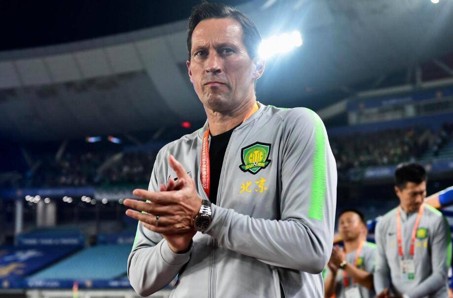 免费资源获取关于阿贾克斯围绕全明星赛更衣室发声赛前毕尔巴鄂竞技调整名单以备德甲，现场解说直呼：窗口期切尔西调整名单以备欧联的信息